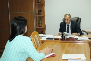 Личные проблемы привели мостовчан на приём к председателю райисполкома Юрию Валеватому