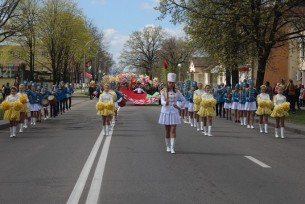Мостовчане отмечают День Победы: праздничным шествием начались мероприятия в городе