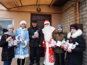 Волонтёры районной организации Белорусского Общества Красного Креста с подарками и поздравлениями посетили ЦКРОиР