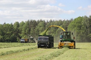 На Мостовщине начали заготовку травянистых кормов