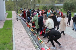 Участники автобусного маршрута памяти зажгли лампады и почтили погибших в годы Великой Отечественной войны