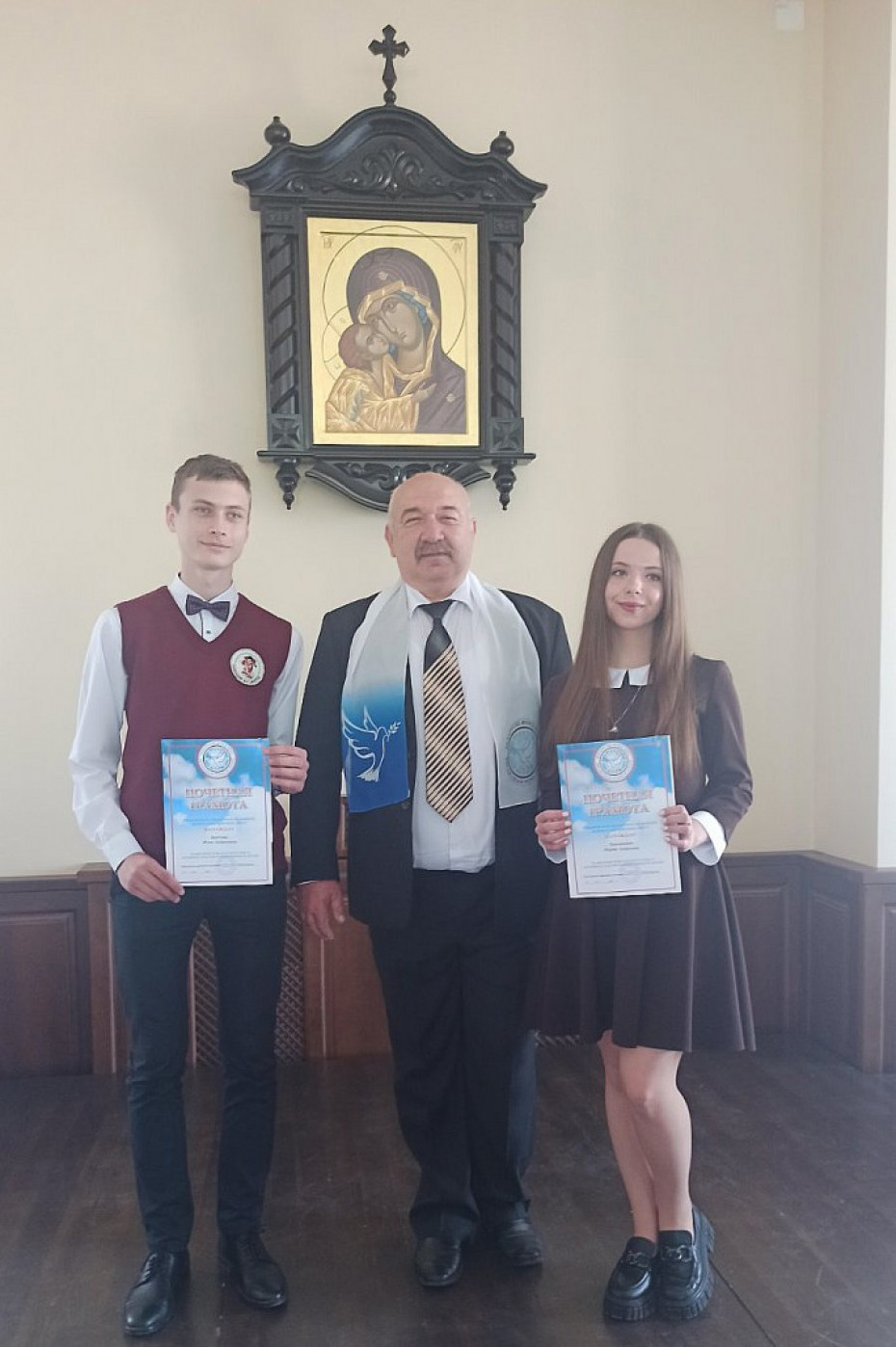 «МИРные» стипендии получили мостовчане Илья Берёзов и Марта Трахимович