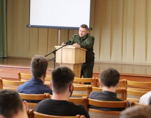 Сотрудники военного комиссариата Мостовского района встретились с учащимися пятой городской школы