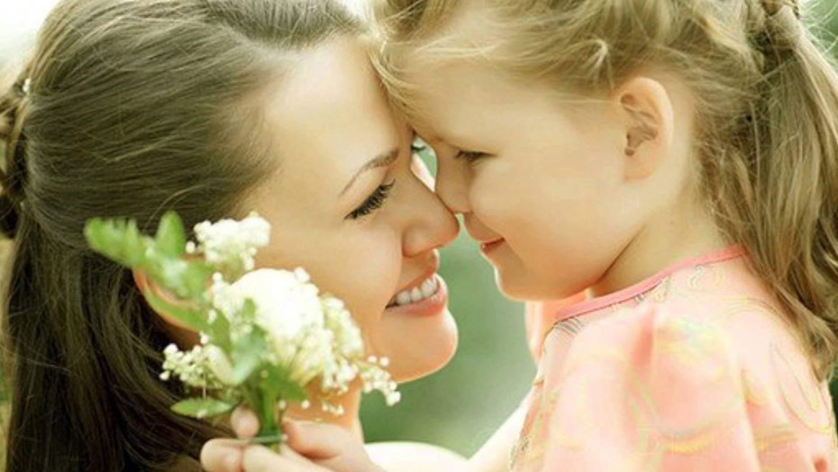 Дорогие женщины, мамы, бабушки! От всего сердца поздравляем вас с прекрасным праздником – Днем матери!