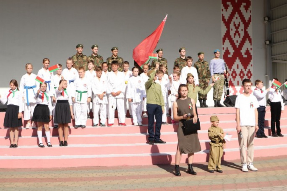 ФОТОФАКТ. Молодёжь Мостовщины в День Независимости приняла участие в военно-патриотической программе