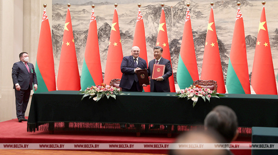 Лукашэнка і Сі Цзіньпін прынялі заяву аб асноўных прынцыпах развіцця ўзорных адносін усепагоднага і ўсебаковага стратэгічнага партнёрства
