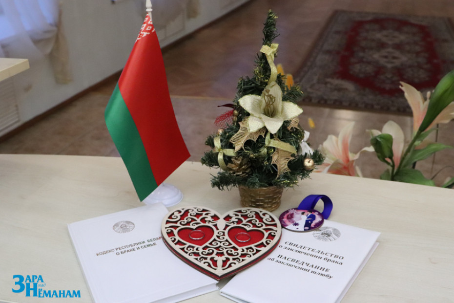19 декабря 2023 года отделом загса Мостовского райисполкома зарегистрирован 100-й брак